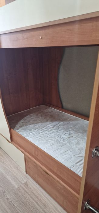 Детская двухярусная кровать