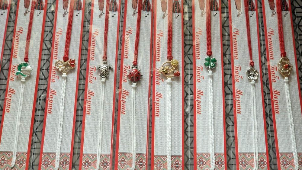 Продавам 100 броя мартеници