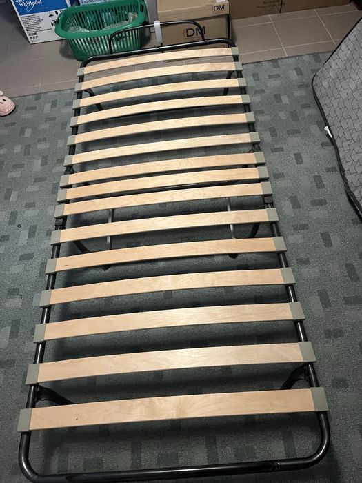 Pat pliabil cu saltea nefolosit