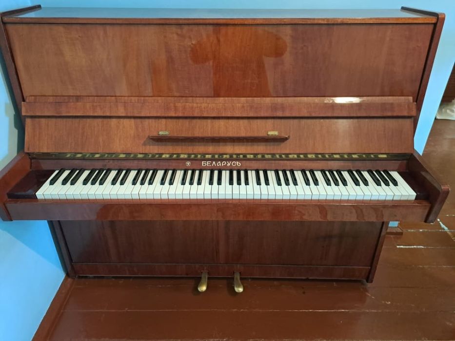 Продаётся пианино.