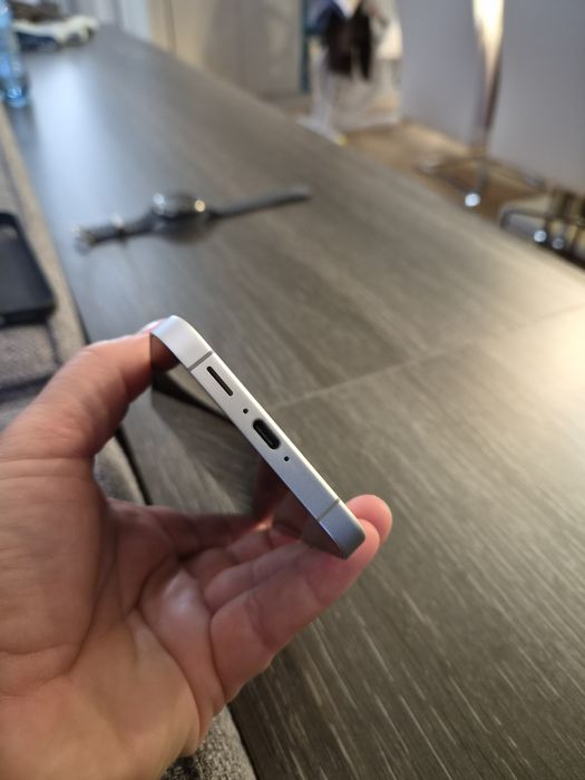 Samsung S24 FE (inca 1 an garantie)