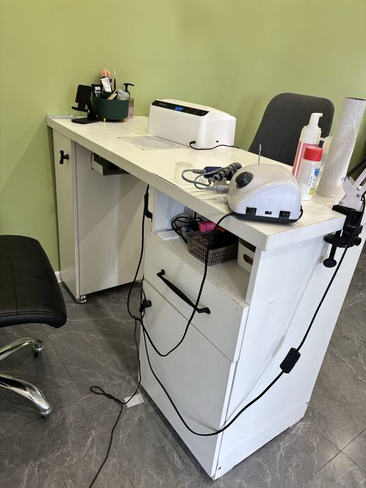 Продам маникюрный стол