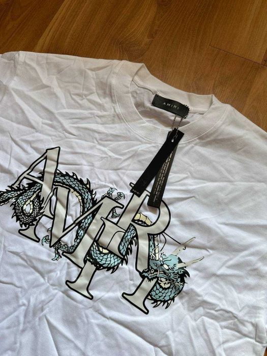 Tricou Amiri cu eticheta (nu Nike, Gucci, Adidas, Balenciaga)