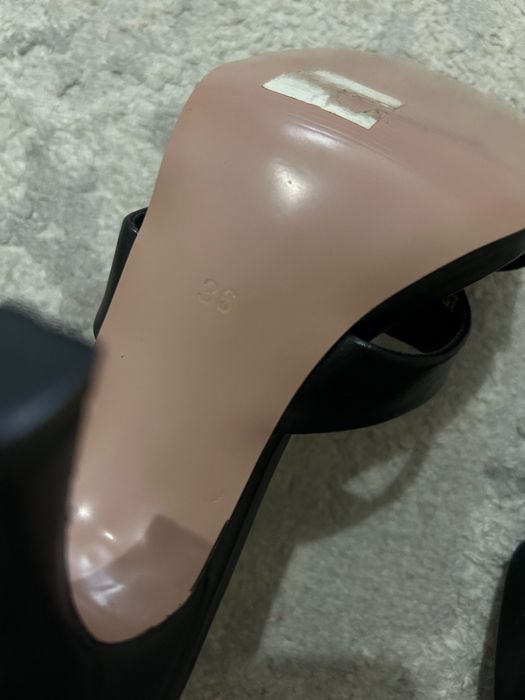 Продаются кожаные босоножки