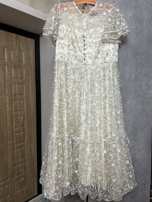 Шикарное, длинное Платье на прокат