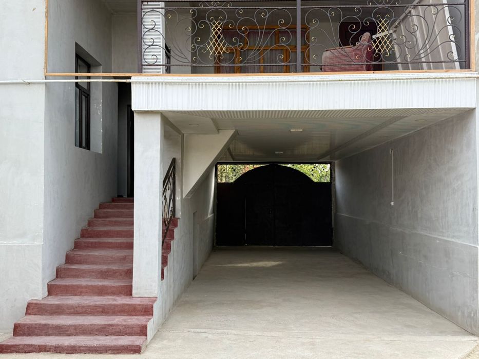 Уй сотилади. Назарбек-Туркистон. 10.5 сотих. 6 соих захват жоий бор.