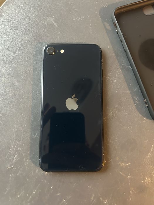 Iphone CE 2022 в добро състояние