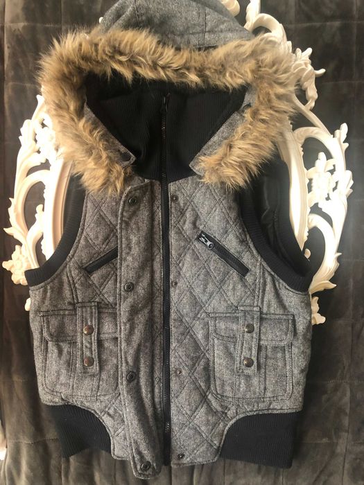 Vesta noua cu gluga oversize matlasata amestec lana ZARA