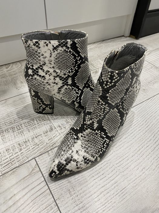 Дамски боти по 15 лв