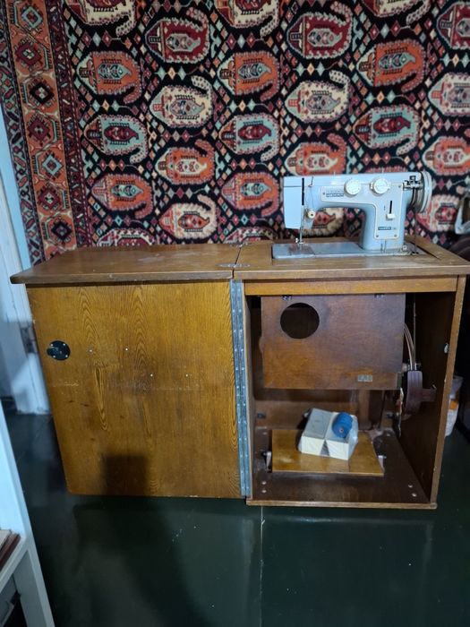 Швейная машина Чайка