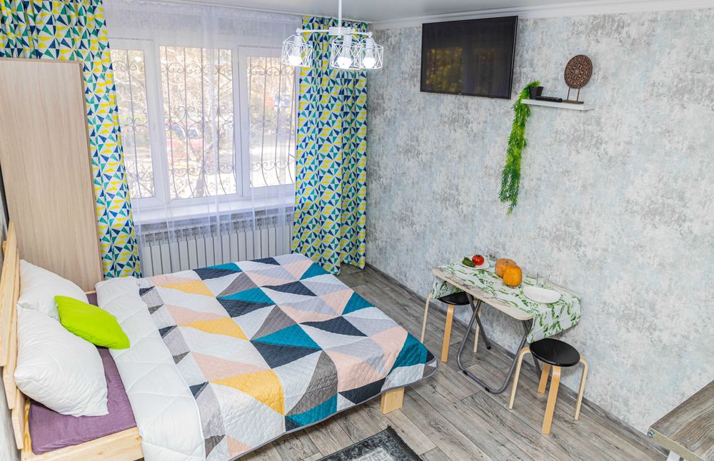 Шикарный вариант студии выше Атакента посуточно