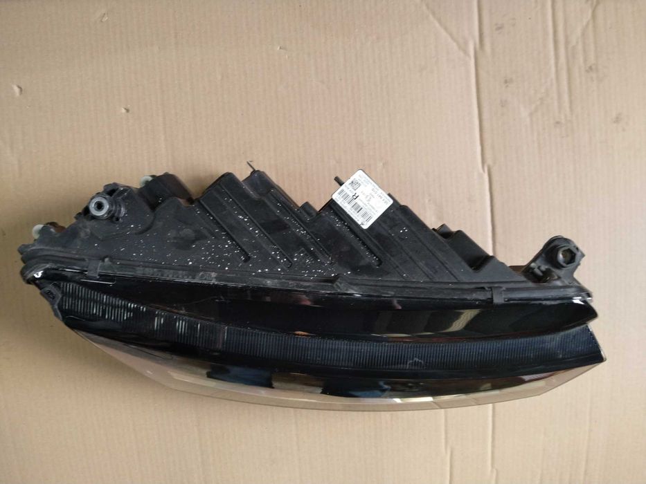 Фар десен SKODA OCTAVIA 2024