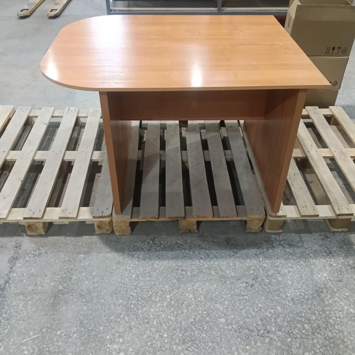 Продам стол офисный
