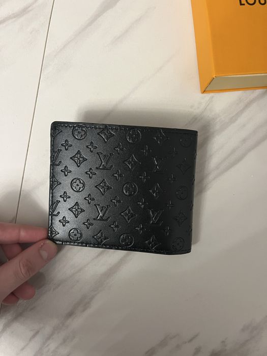 Portofel LV nou.