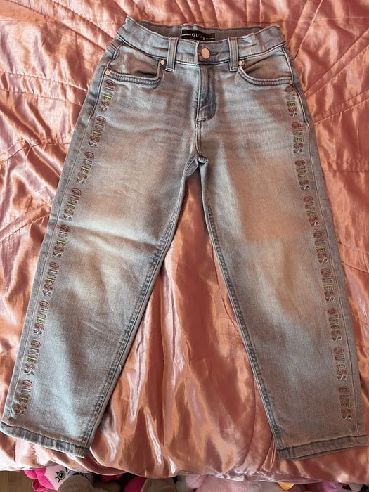 Детски дънки на ,,Guess”.