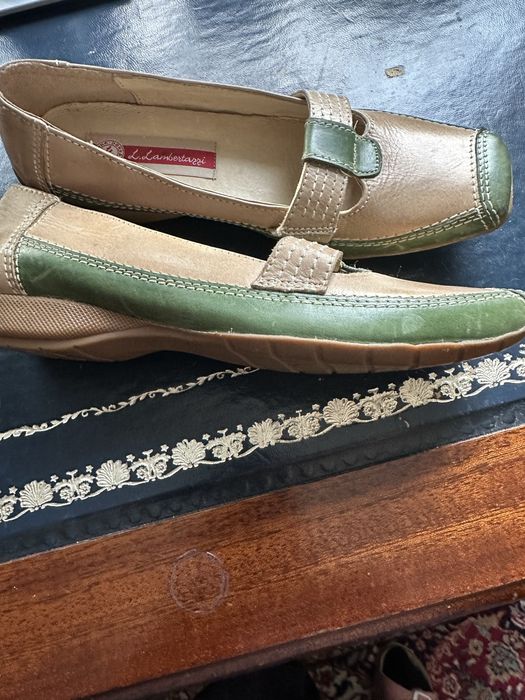 Нови кожени много леки обувки