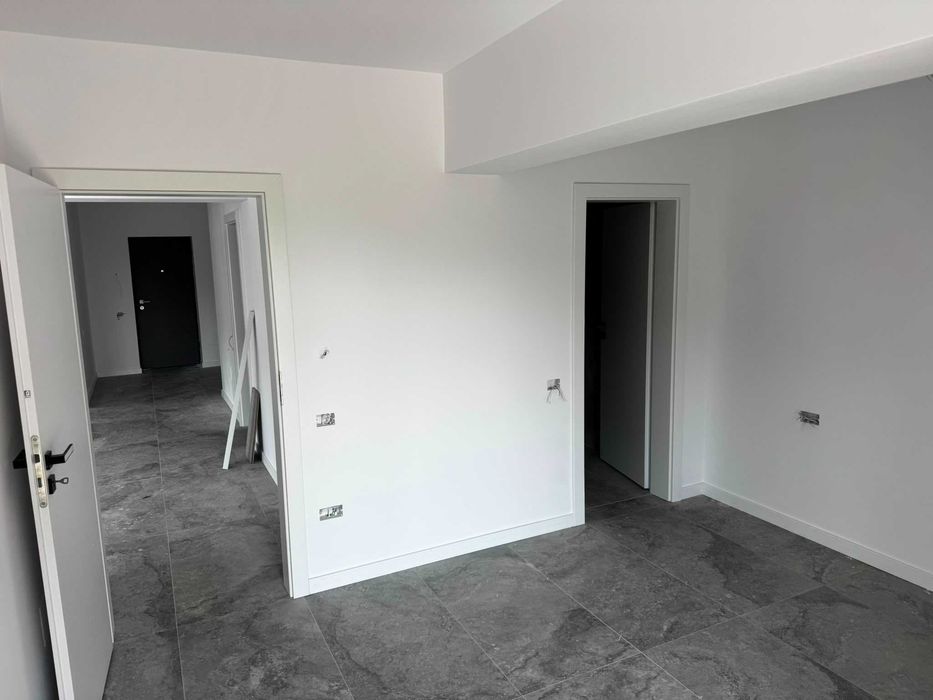 Apartament cu 3 camere de vanzare, predare la cheie, etaj 2, Rm Valcea