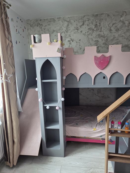 Vând pat castel pentru copii folosit