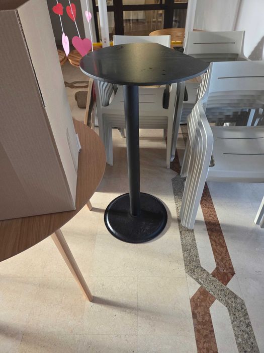 Mobilier cafenea / bistro de vânzare – scaune, mese, canapele (stare bună, folosite 2 sezoane)