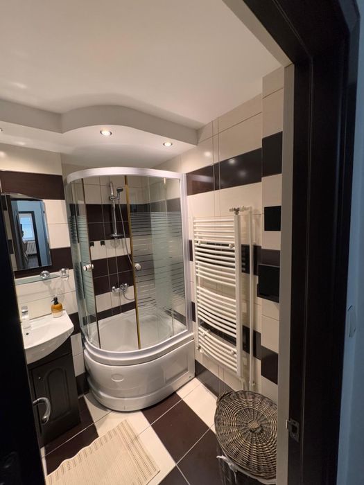 Închiriez apartament 3 camere 450 euro