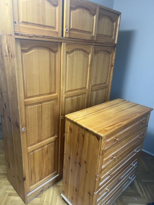 Гардероб / скрин / нощни скафчета от естествено дърво
