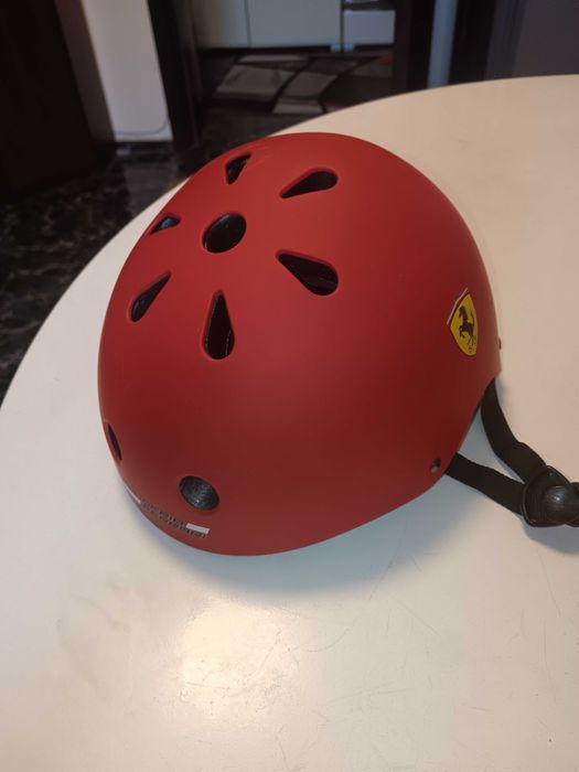 Детска предпазна каска Ферари