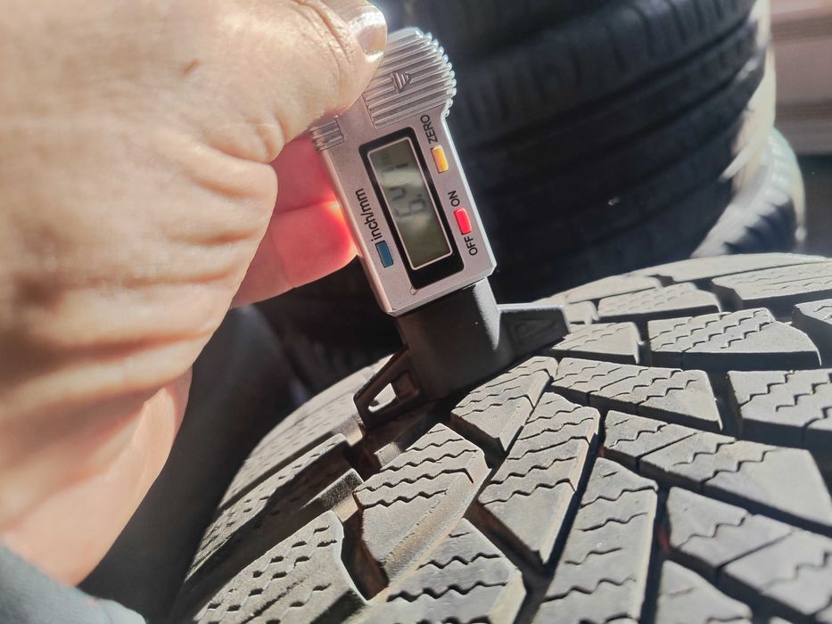 2бр.зимни гуми 215/55/17 Bridgestone