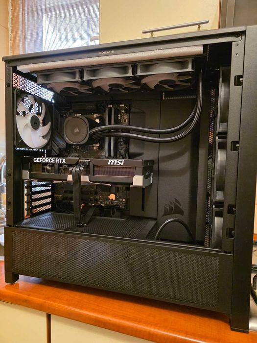 Sistem ABSOLUT Corsair Gaming cu AMD Ryzen 9 9900X3D, Corsair 64GB DDR5 6000 MHz, 4TB SSD Corsair, NVIDIA RTX 5090 32GB, Garantie 2 ani la eMAG