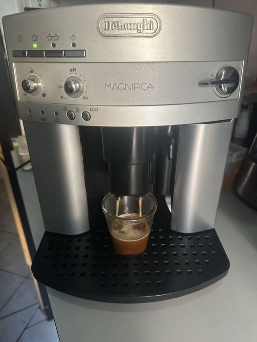 Expresor DeLonghi Magnifica