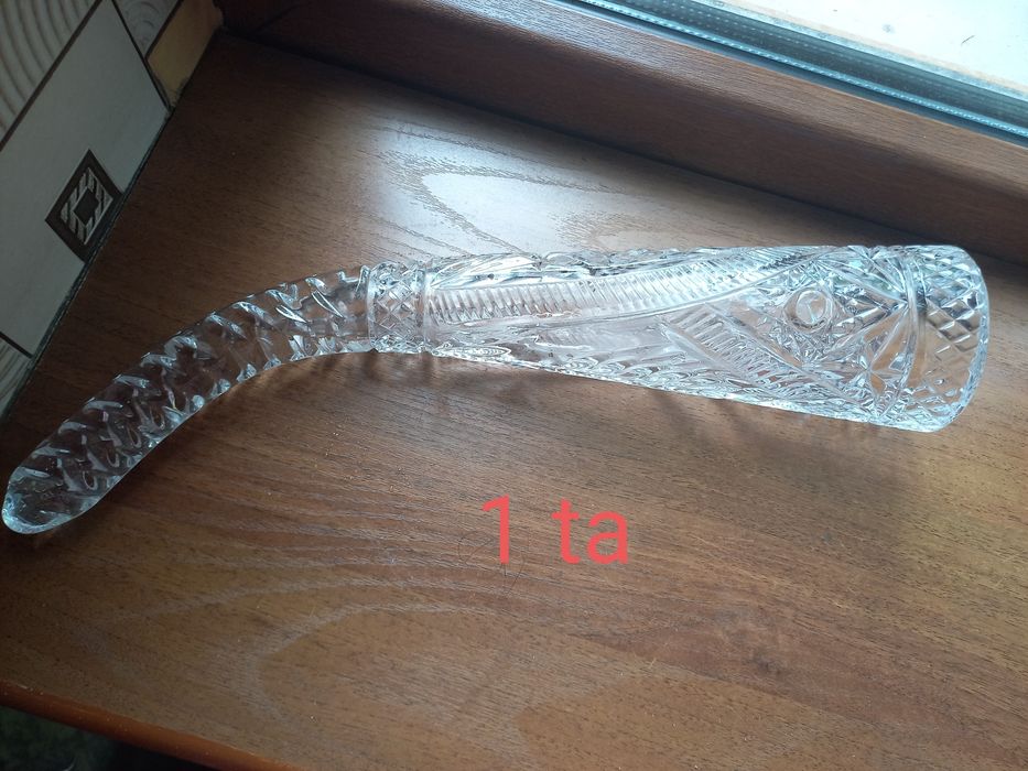 Xrustal va oniks sotiladi