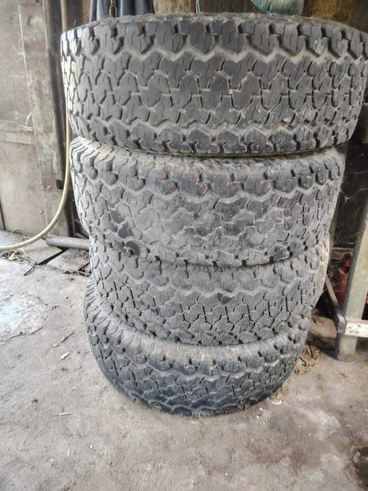 Гуми за джип,в добро състояние.