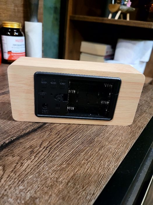 Дървен часовник на батерии НОВ