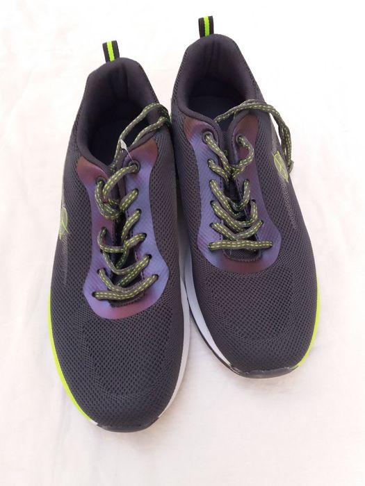 Мужская кроссовка