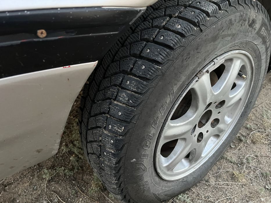 Mazda 626  на бодром ходу