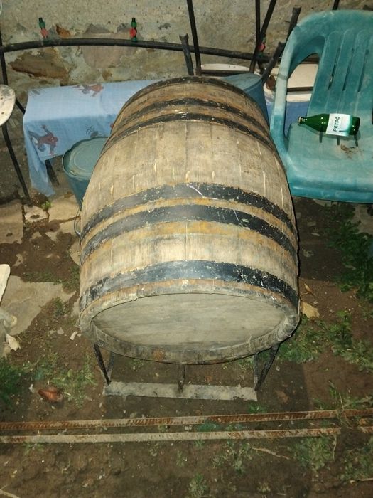 Стара бъчва със стоика