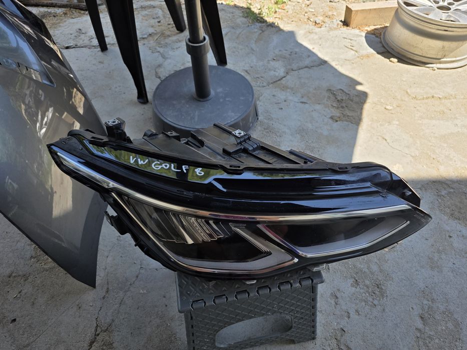 VW GOLF 8  LED 2020 ляв и десен фар