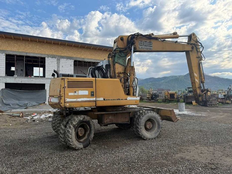 Distribuitor hidraulic excavator pe roti Liebherr 902 piese