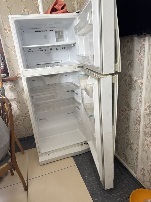 Холодильник большой