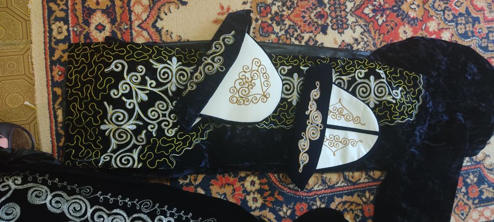 Продам 2 новых чапана