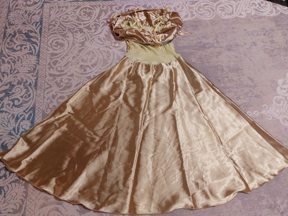 Продам нарядные красивые платья для девочек