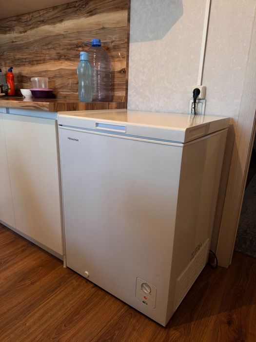 холодильник,диван,шторы