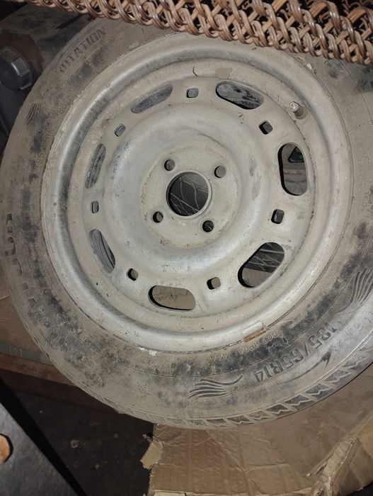 Шины с диской для Нивы и Пассата 2 штуки