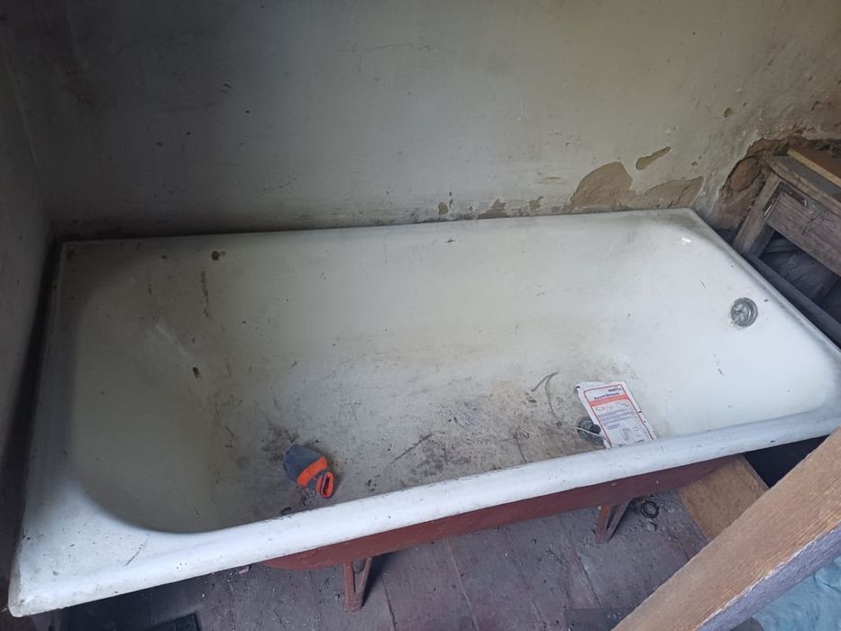 Продаю чугунную ванну