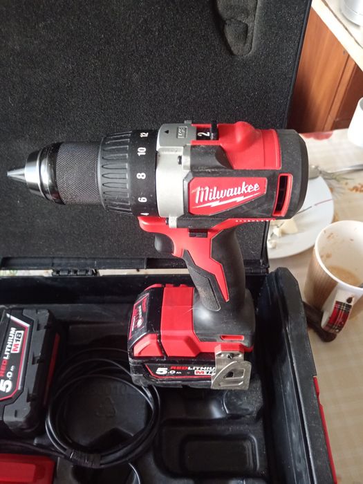 Vând trusa Milwaukee m 18