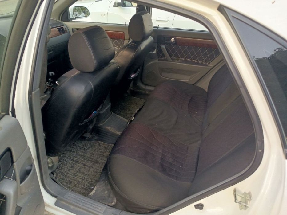 1.8 Lacetti sotiladi