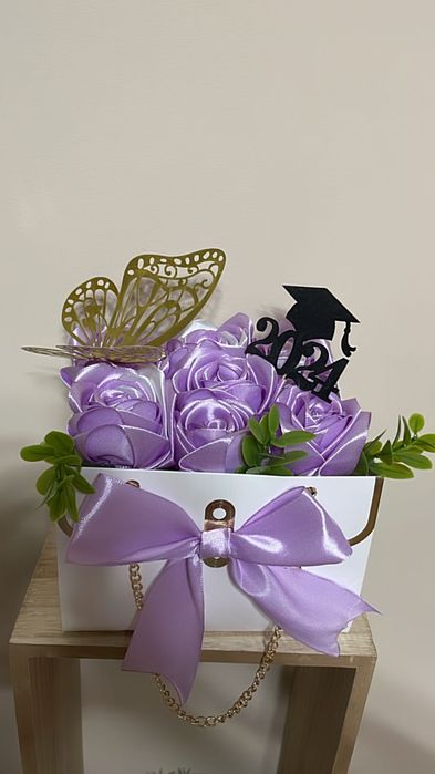 Елегантна кутия с рози