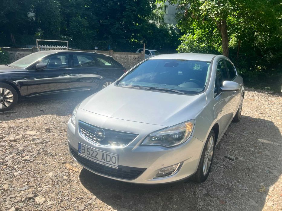 OPEL Astra 2011