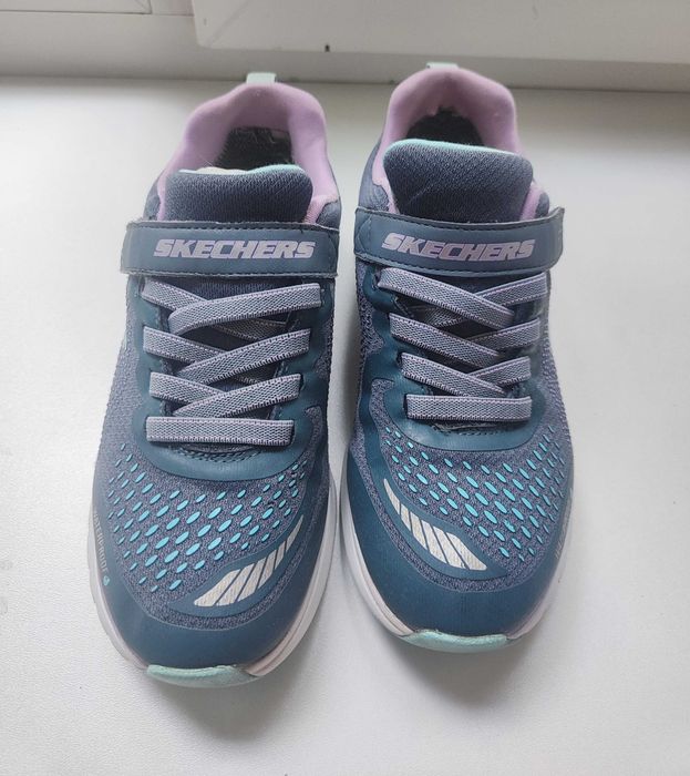 Продам кроссовки фирмы Skechers