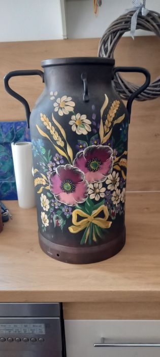 Pictură pe vase decorative