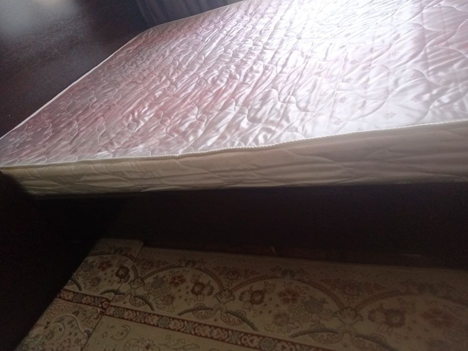 Срочно! Продам кровать двухспальную